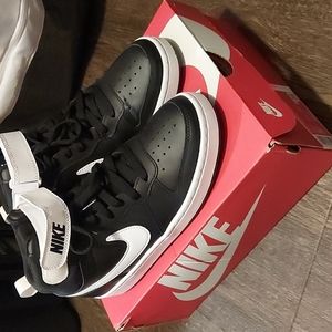 Nike Court Borough Mid 2 Size 5.5Y